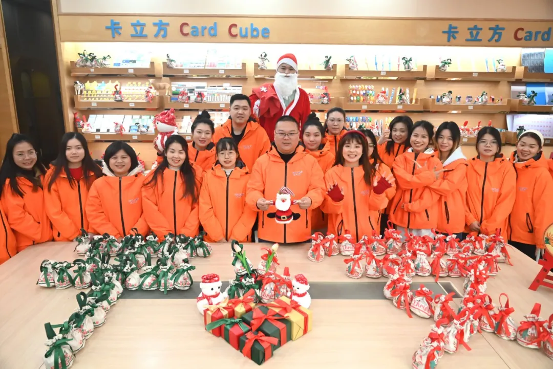 百乐博集团RFID智能卡工厂圣诞派送暖心意 平安喜乐满气氛