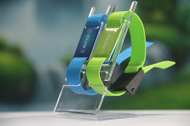 长毛的id硅胶腕带魔术手套，，，，污渍一洗就掉