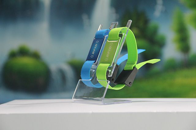 数字人民币可视卡“硬钱包”来了，，，，，碰一碰即可支付