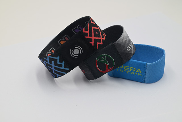 镭射卡的制作，，，，，镭射卡的优点