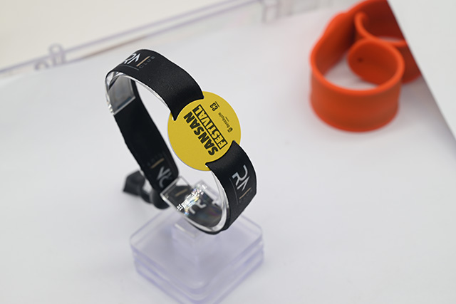 这样的带按键显示屏可视银行卡您是否见过呢？？？？