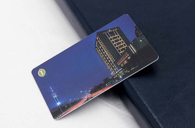 让主顾办剖析员卡的目的，，，是吸引新主顾