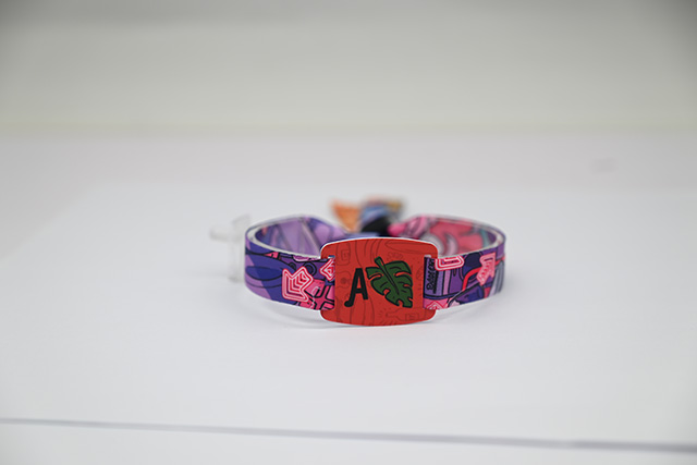 餐饮店会员储值卡怎么设计，，，，钥匙扣卡背面文字怎么写？？？